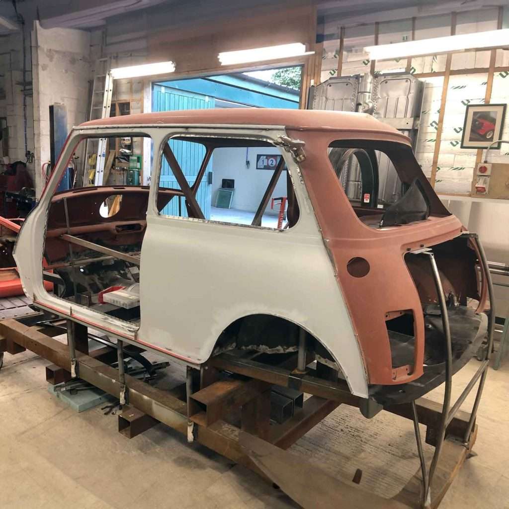 The Mini Cooper 998 MkII, owned by Paul Davenport of Plastics4Performance, has seen its fair share of adjustments with that Mini Sport side panel. It's been off and on more times than a merry-go-round! But fear not, we're committed to making it right.