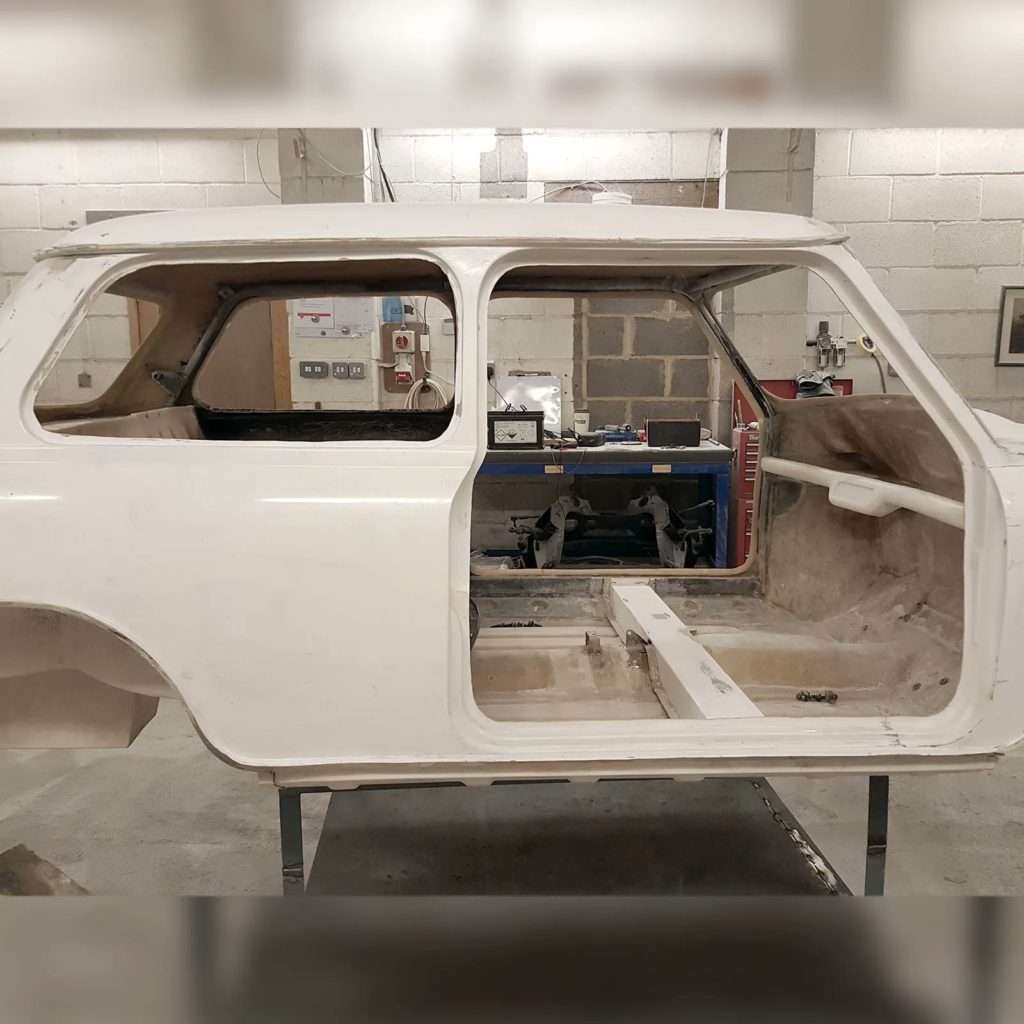 The original screen flanges on the Mini Sprint were in poor condition with inconsistent trimming and chips. We knew we had to step up and do better as part of our restoration.