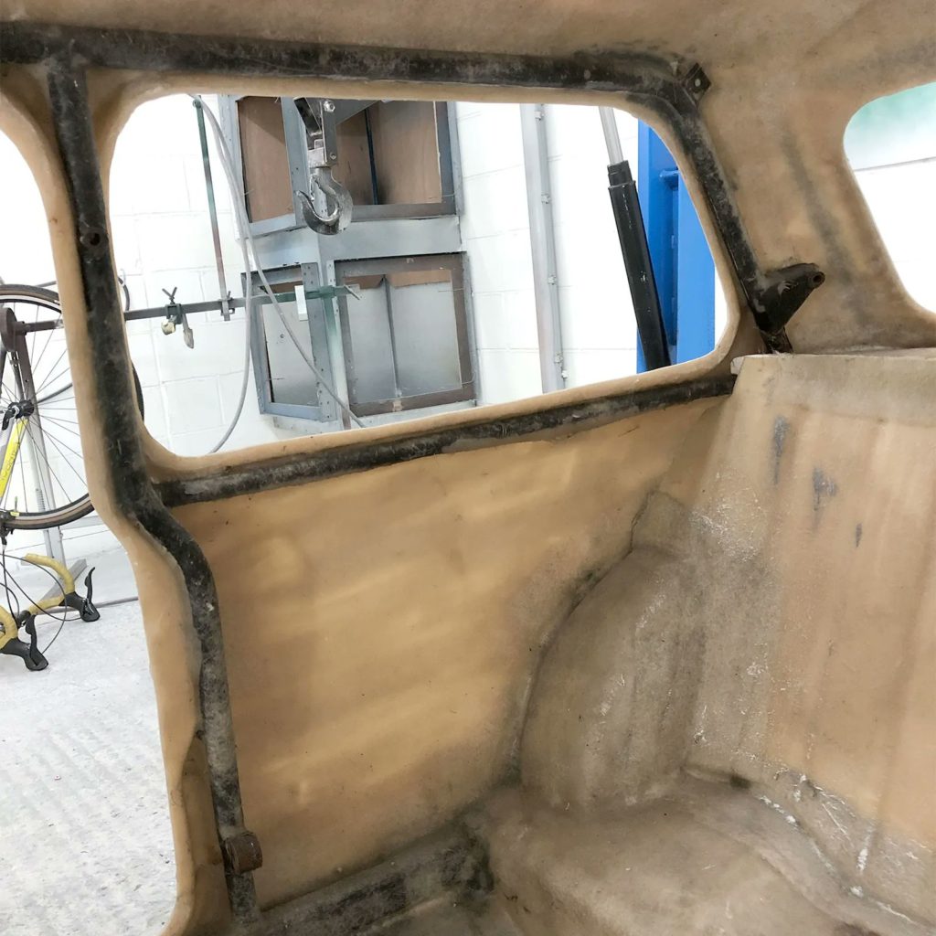 Check out the transformation of the roof of the Mini Sprint. The fibreglass on the inside was a bit messy and unfinished. We will clean/sand including the metal frame, repaint and then re-fibreglass for a good finish.